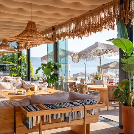 Oasis Vip Club - настаняване, ресторант и плаж Апартаменты Солнечный берег