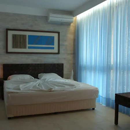 Oasis Vip Club * סאני ביץ'