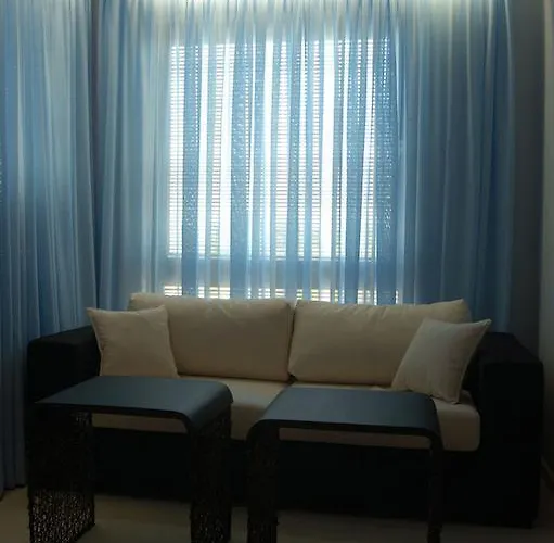 Апартаменты Oasis Vip Club *