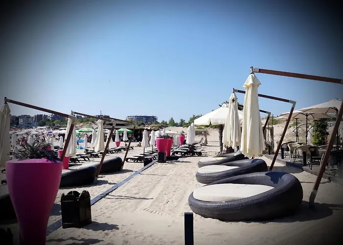 Апартаменты Oasis Vip Club *