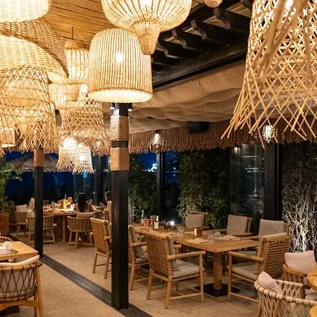 Oasis Vip Club - настаняване, ресторант и плаж 公寓